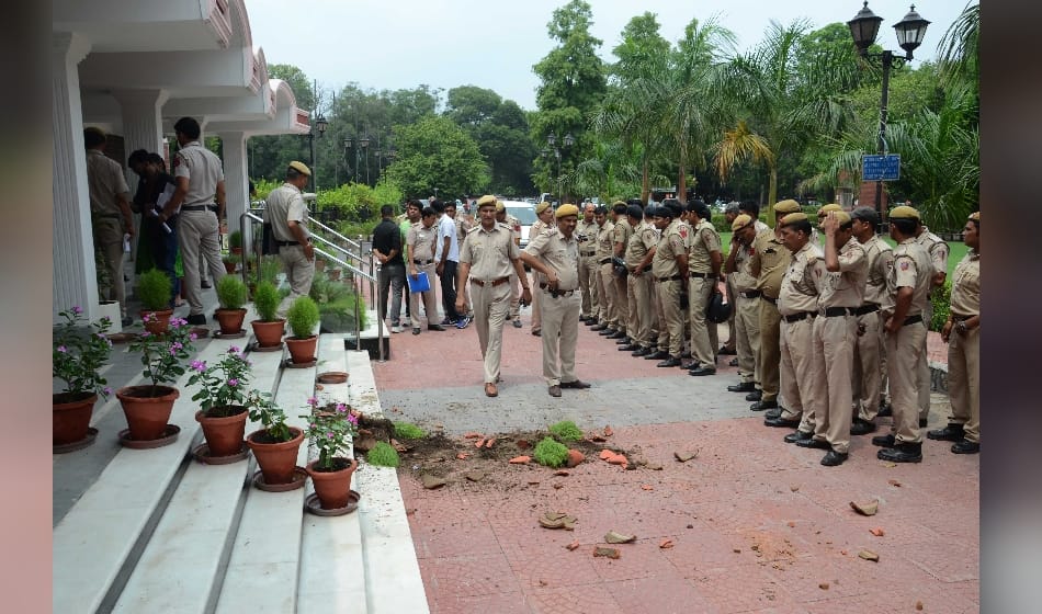  students uproar as Daulat Ram College refusing to give admission