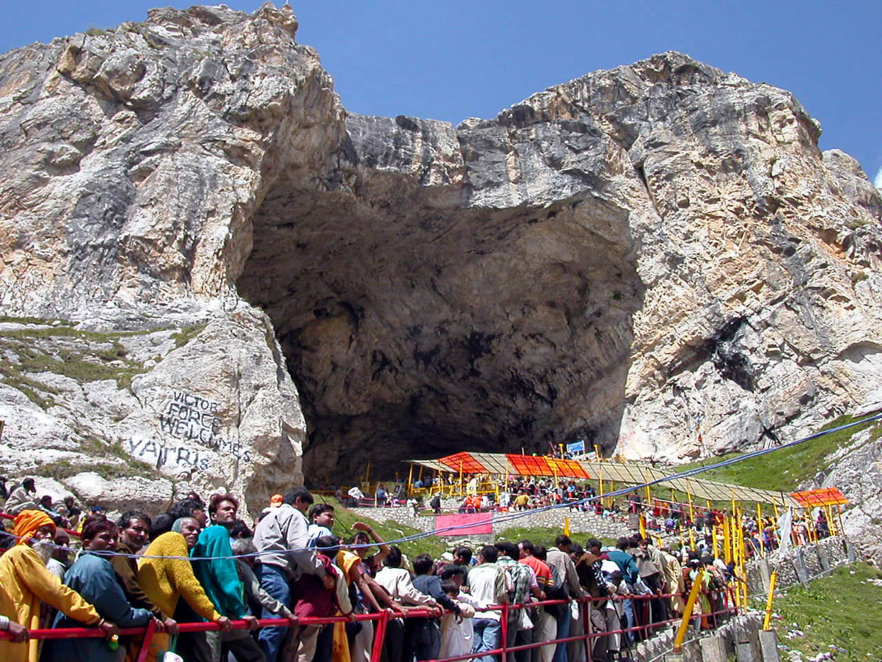 who discovered baba amarnath cave 