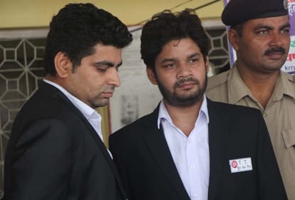 two false TTE arrested from varanasi manduadih railway station