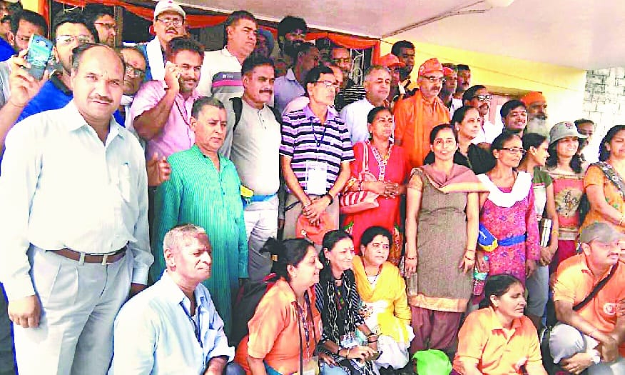 Travelers tasted the taste of gram flour and roasted dal