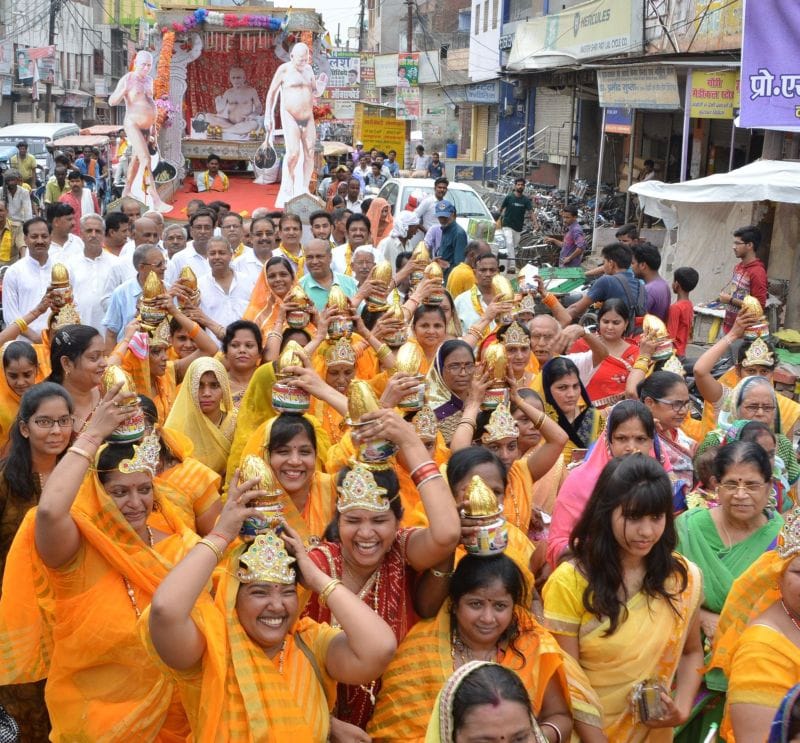 जैनाचार्य विद्या सागर के जयकारे से गूंजी घटयात्रा