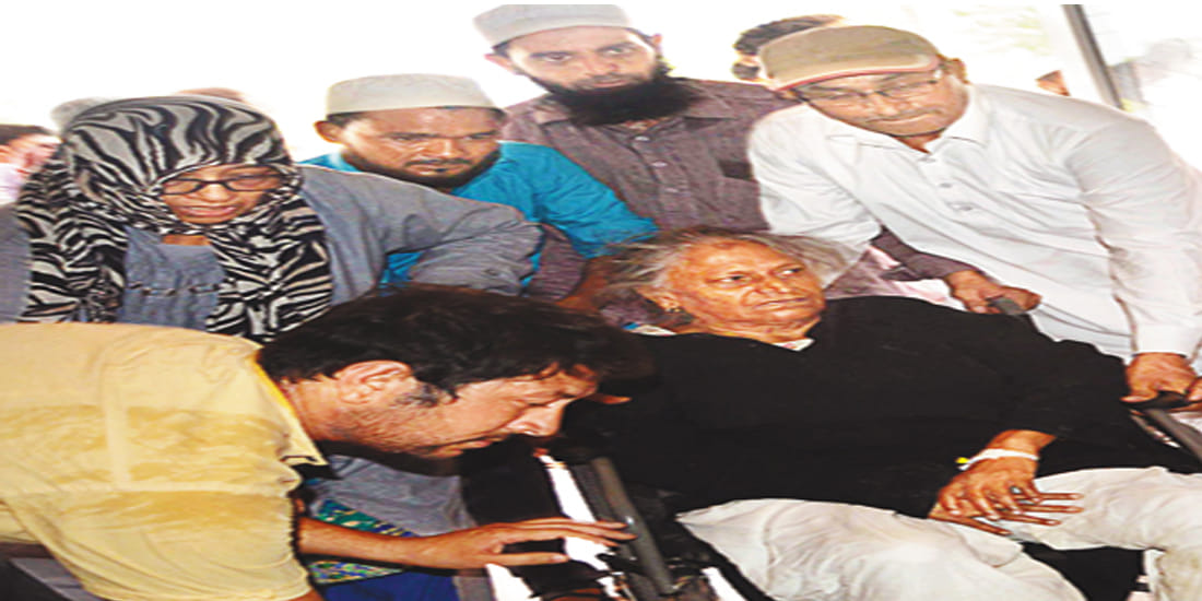 mother sons death in road accident at banda