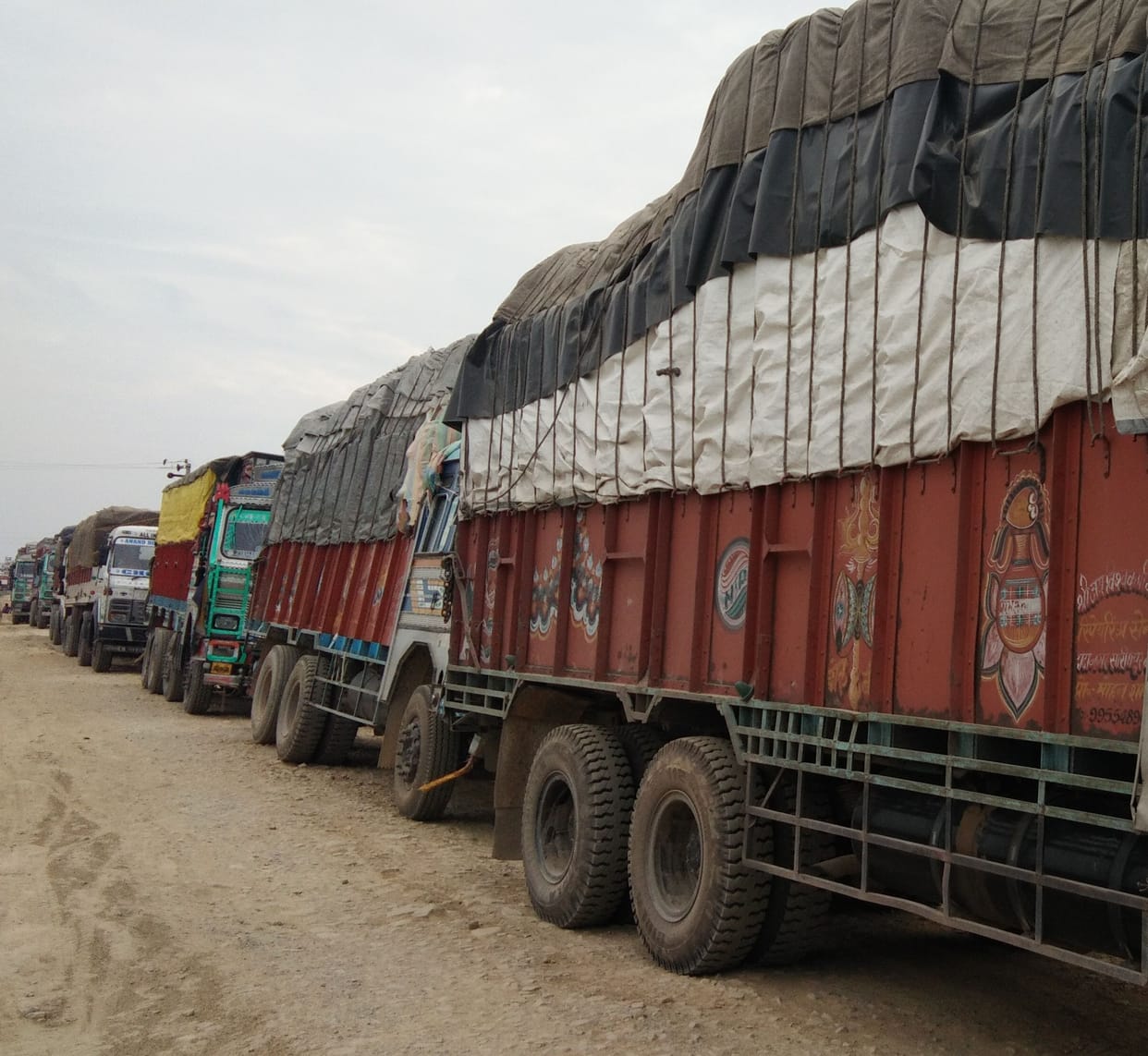 Truck trapped in pit, stops for 14 hours