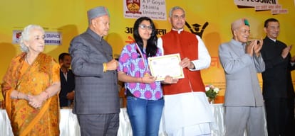 Cm virbhadra singh in Amar Ujala Medhavi Chhatra Samman Samaroh In Shimla