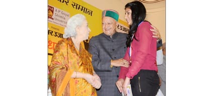 Cm virbhadra singh in Amar Ujala Medhavi Chhatra Samman Samaroh In Shimla