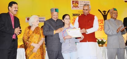 Cm virbhadra singh in Amar Ujala Medhavi Chhatra Samman Samaroh In Shimla