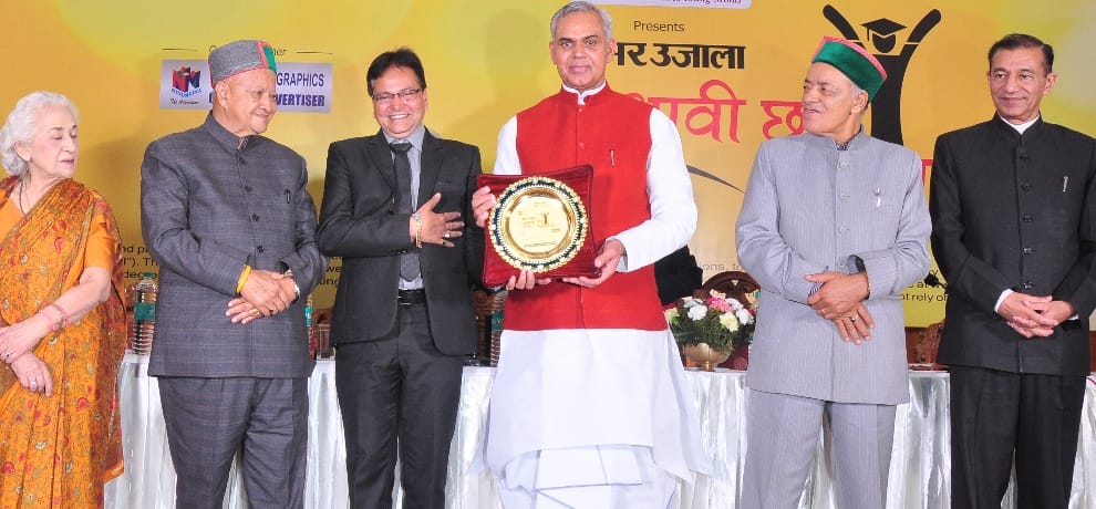 Governor acharya dev vrat In Amar Ujala Medhavi Chhatra Samman Samaroh In Shimla