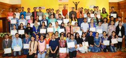 Cm virbhadra singh in Amar Ujala Medhavi Chhatra Samman Samaroh In Shimla