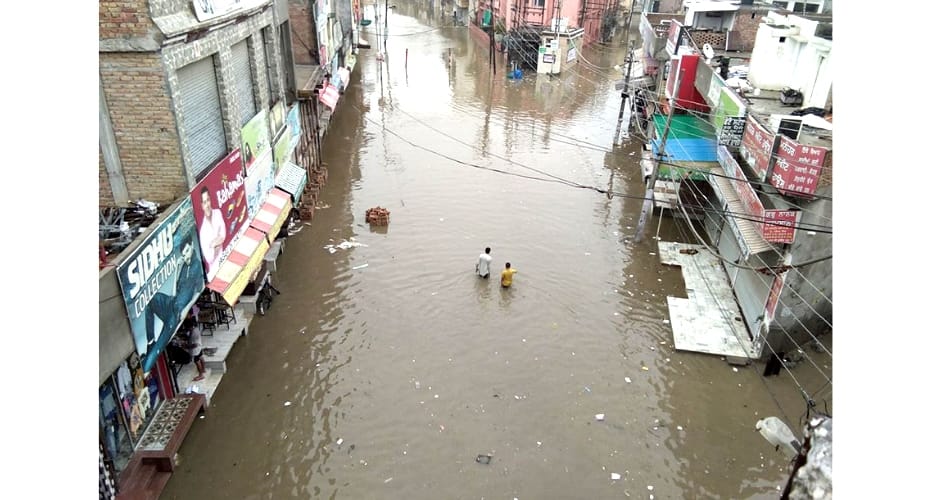 4 death in punjab due to heavy rain