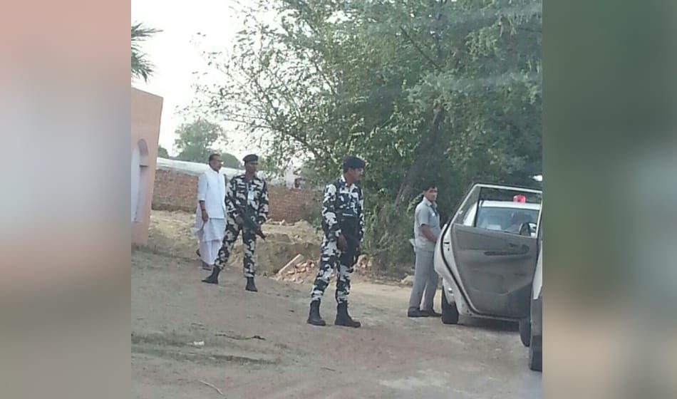 narendra modis minister radha mohan urinating in public and meenakshi lekhi writing wrong goes viral