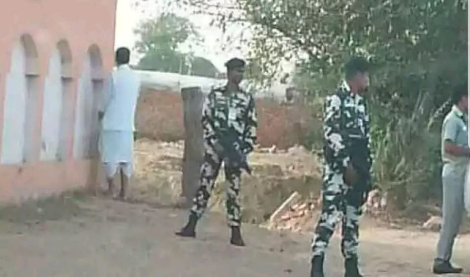 narendra modis minister radha mohan urinating in public and meenakshi lekhi writing wrong goes viral
