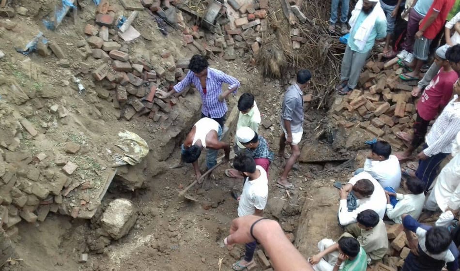 house collapse due to rain in bulandshahr and family of 4 died in it