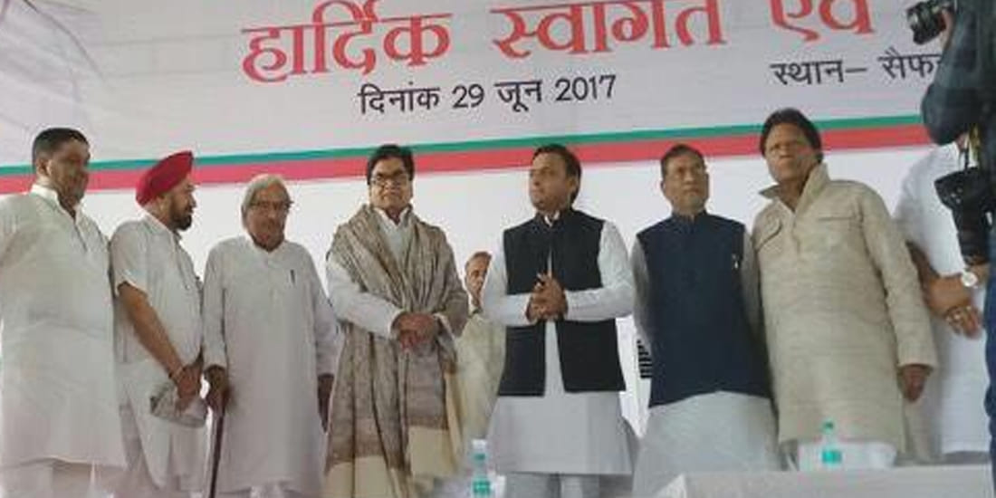 ram gopal yadav celebrates his birthday with akhilesh yadav