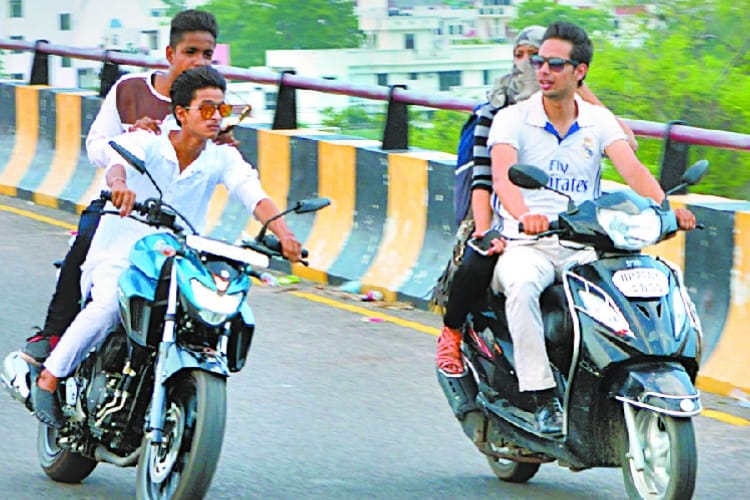 lucknow police campaign against stunt men