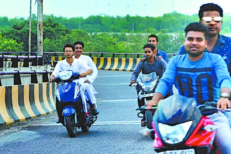lucknow police campaign against stunt men