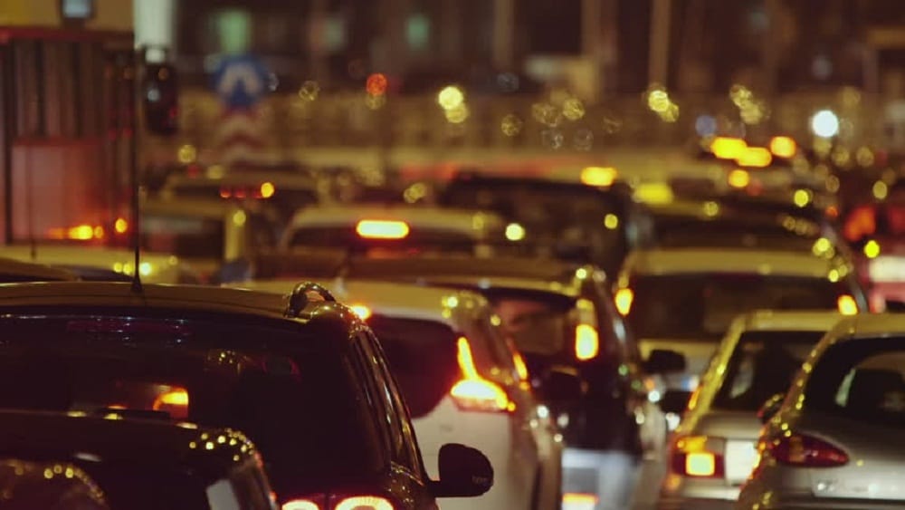 Watch video of guys dancing in a traffic jam in Mumbai 