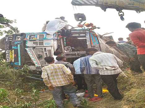 Two killed in truck tire mutation, cleaner