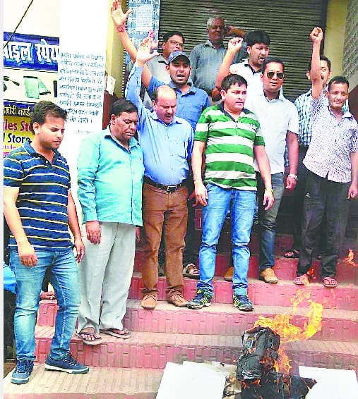 14 branches of Uttarakhand rural bank were closed in Bageshwar