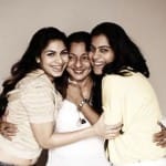  Tanishaa Mukerji share a great picture with her sister Kajol and mother Tanuja Mukerji