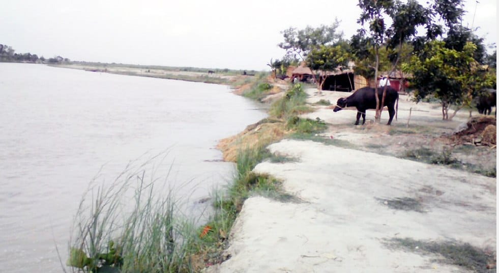 Increased water in the river Sharda, stirred in the villagers