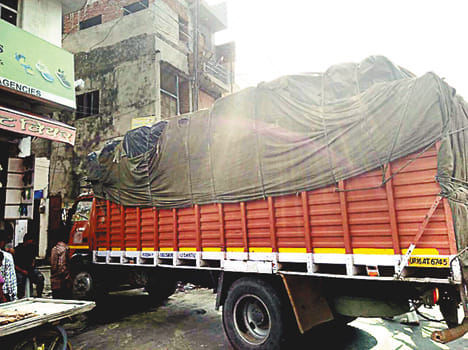 No entry entry into the truck, people trapped in an hour jam