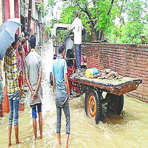 Crude houses collapsed after heavy rains, 11 babies including father son, see photos
