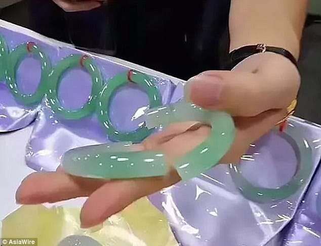 woman faints after accidently breaking  expensive jade bracelet 