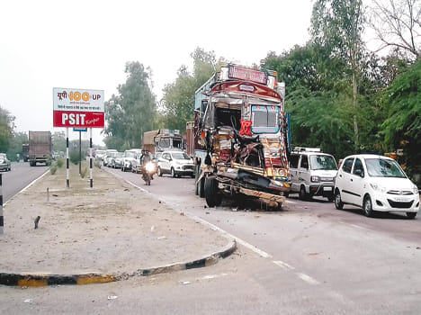 in road accident woman and two other dead