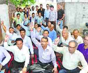 Rural Bank employees on strike