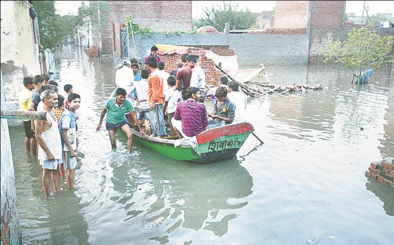 In the attack of Smart City, boat floated in Mohalla