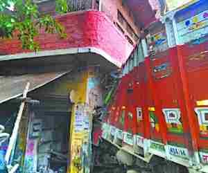 Truck rushed into house, 6 injured