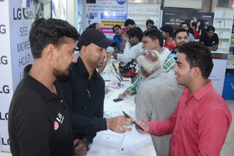 high sale in electronics market in agra