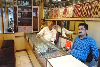 high sale in electronics market in agra