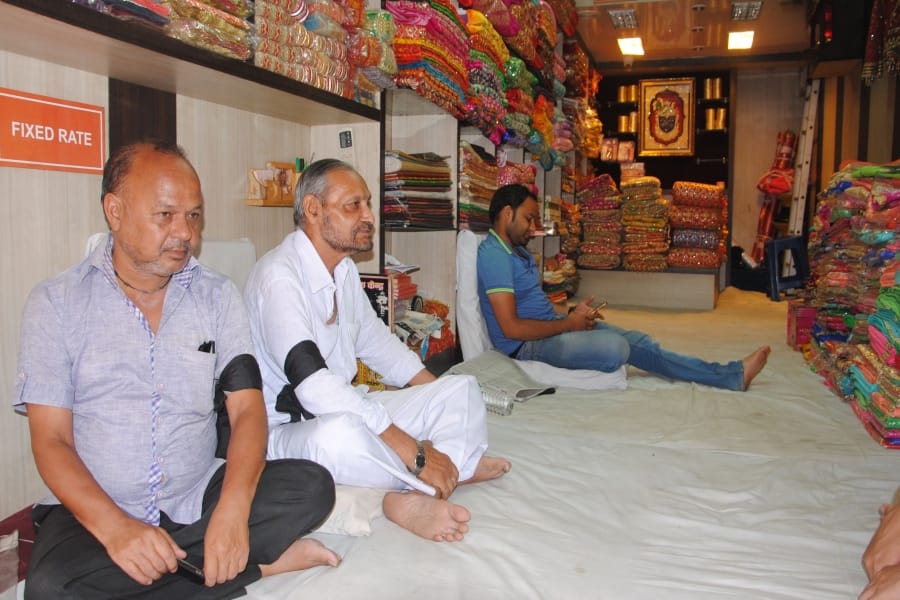 business man in agra will take last rite of gst today