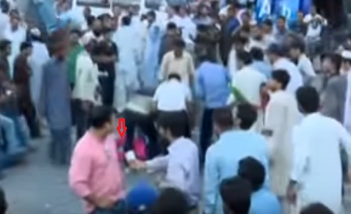 Pakistani female reporter Irza Khan who got attack during live reporting is alive