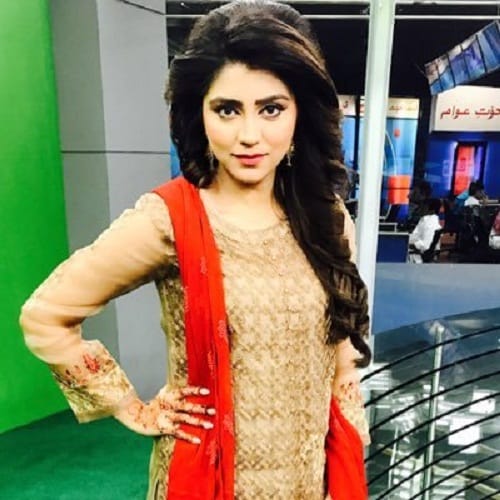 Pakistani female reporter Irza Khan who got attack during live reporting is alive