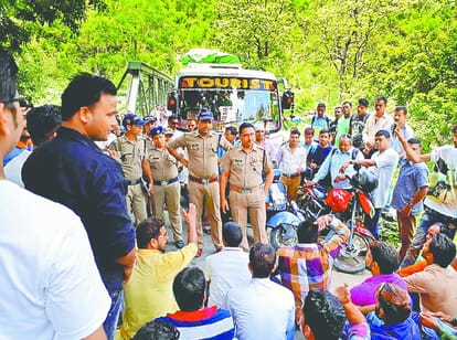 VHP and Bajrang Dal did badrinath Highway Jam