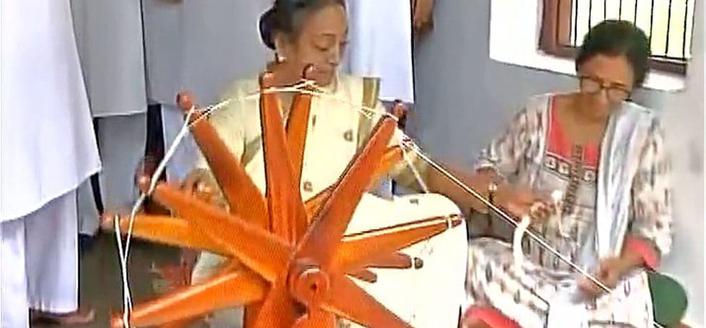 congress presidential candidate meera kumar reaches sabarmati ashram