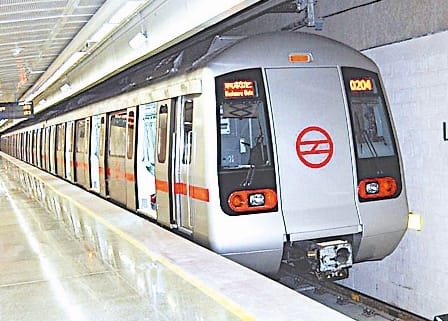 Rapid Train: High Buildings Will Look In The Corridor