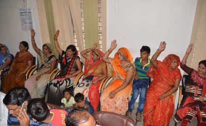 in firozabad bjp trying to turn the coat in zila panchayat