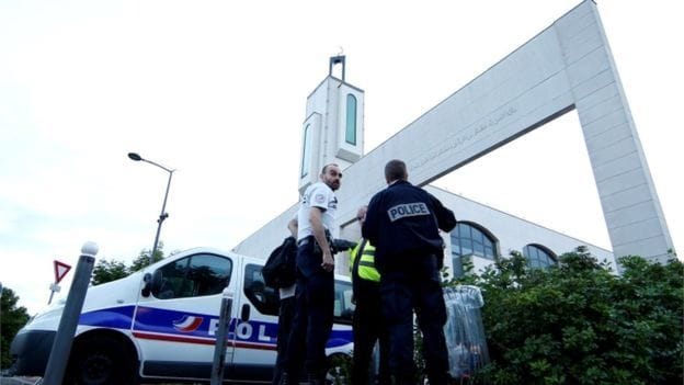 car attack in paris and man was arrested 