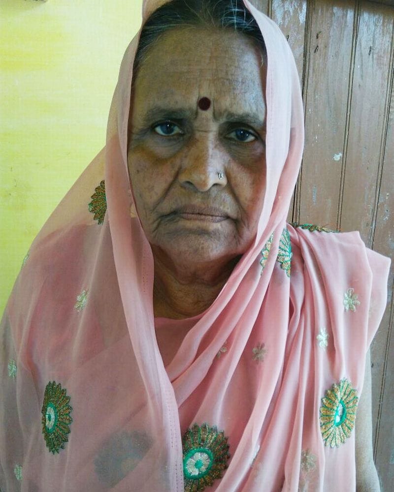 mother on army man complained about azam khan in police station in firozabad