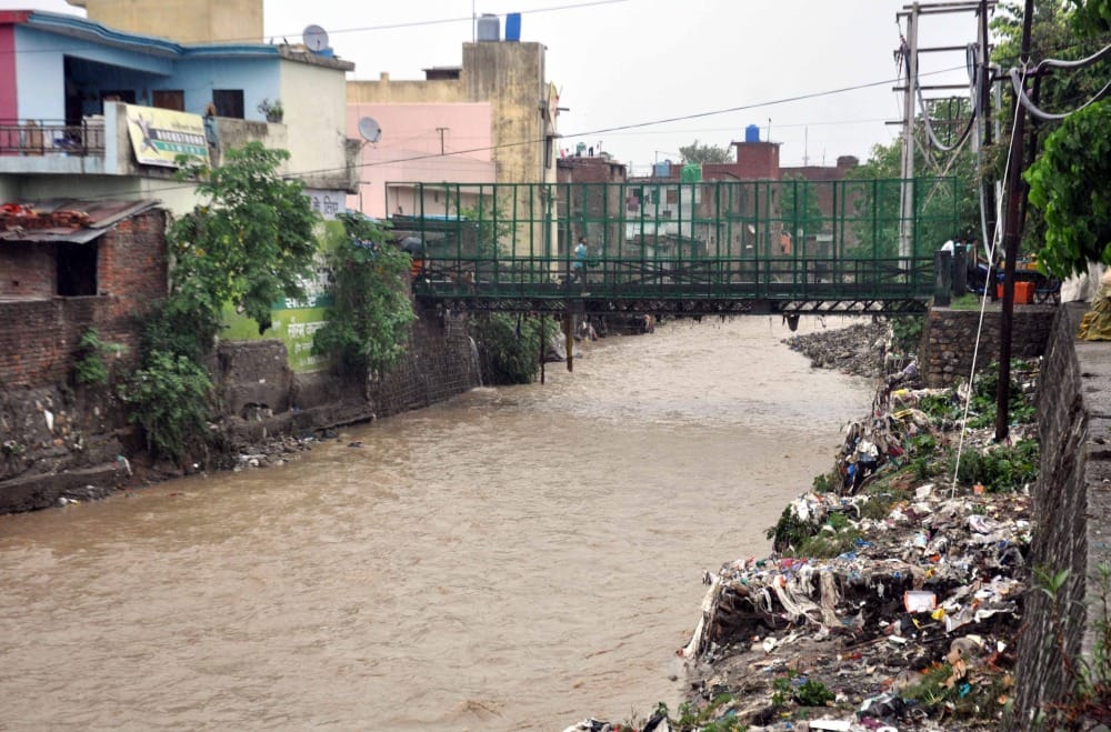Alert for those who live near river banks in dehradun