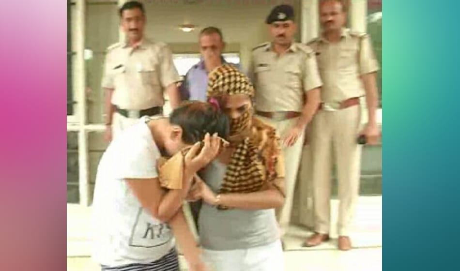  police raid in spa center, arrested 10 girls involved in sex racket