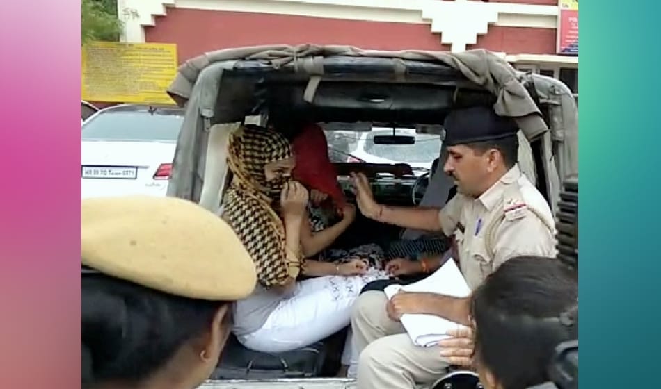  police raid in spa center, arrested 10 girls involved in sex racket