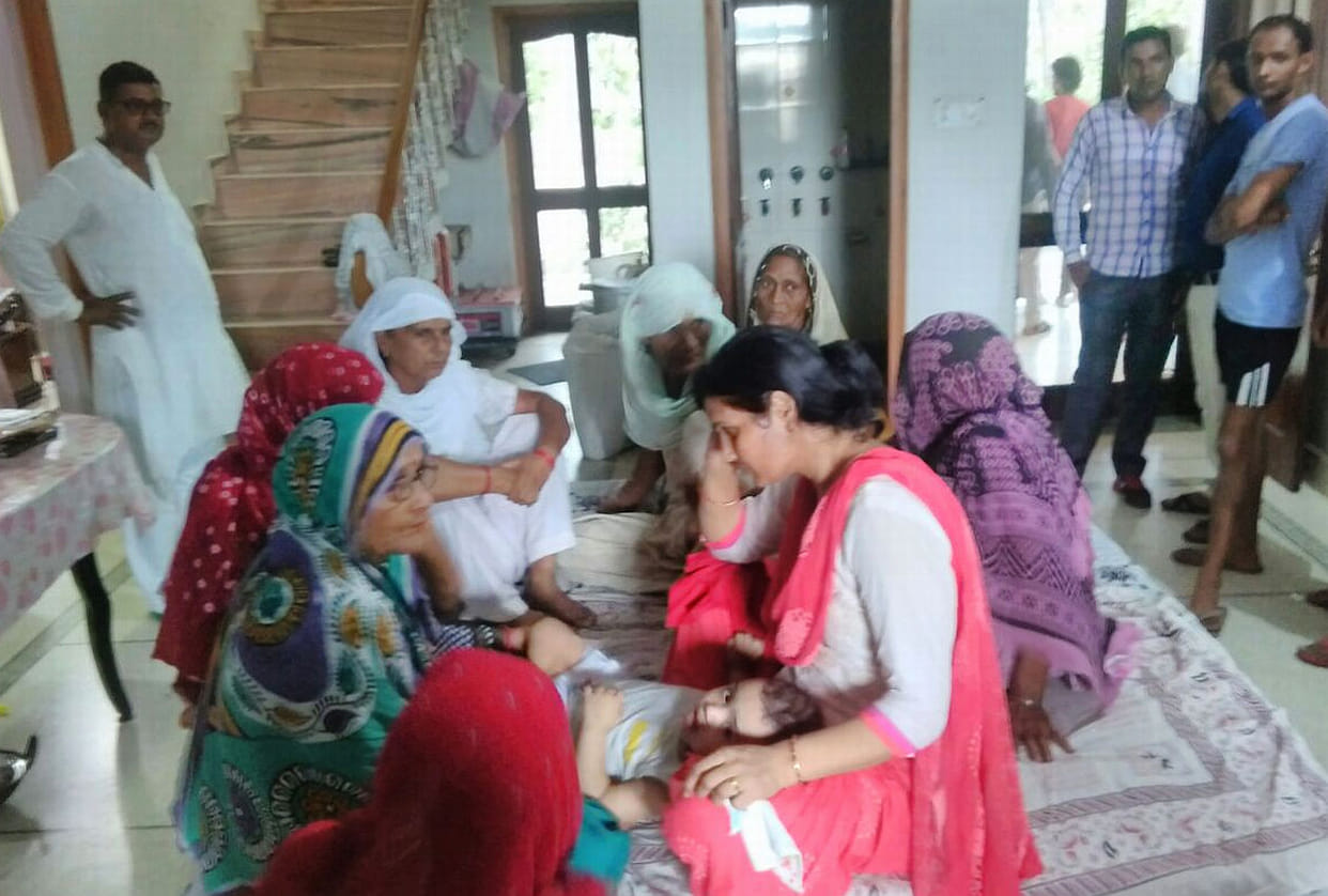 15 lakhs of stealing from two houses.