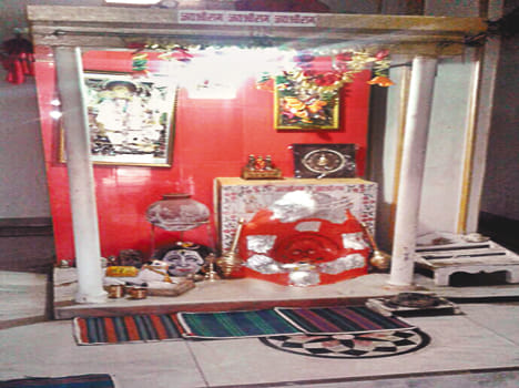 Nuni and crown theft from Hanuman temple