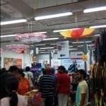बिग बाजार आधी रात को खुले और बड़ी संख्या में ग्राहक वहां खरीददारी के लिए पहुंचे। 