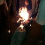 कोटा में आधी रात को सरकार का पुतला जलाकर प्रदर्शन किया