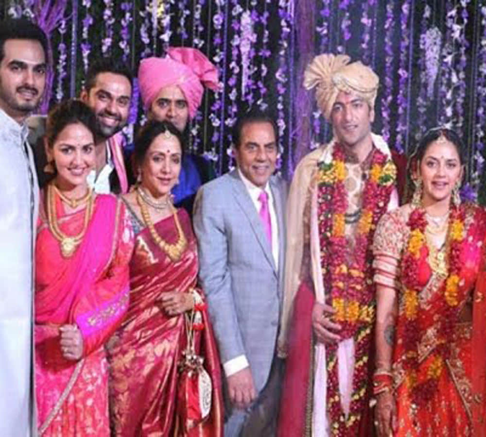 dharmendra celebrate new year with his first wife prakash kaur